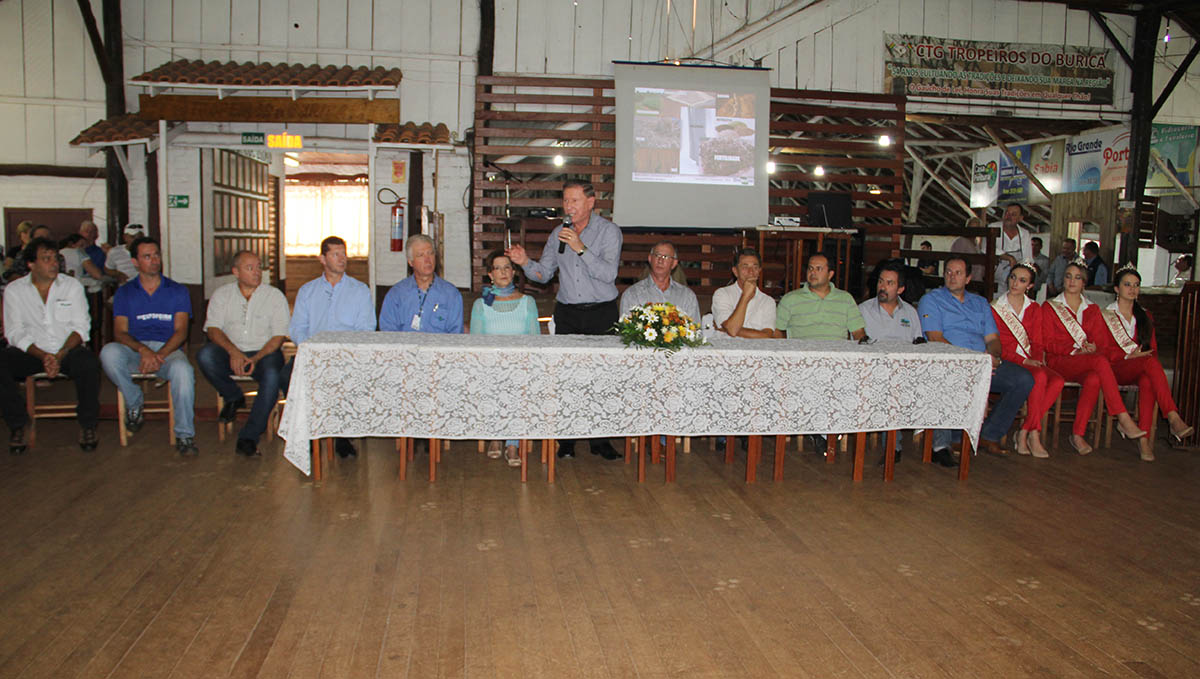 DESENVOLVIMENTO SUSTENTÁVEL NA AGRICULTURA FAMILIAR É TEMA DE DIA DE CAMPO